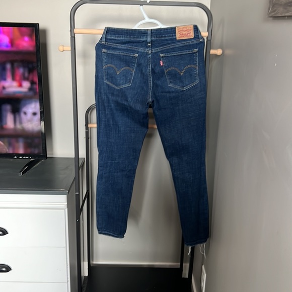 Levis - Picture 3 of 3